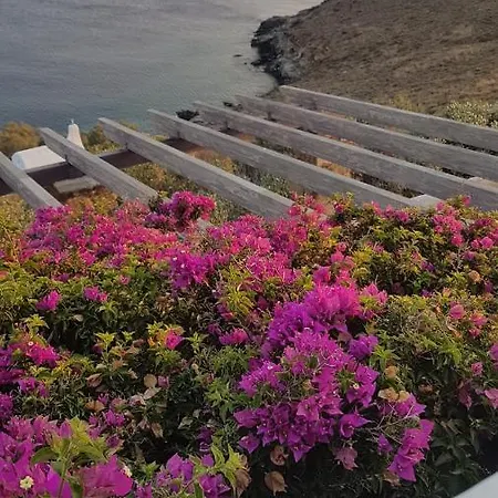 La Chapelle Ouest * Ájosz Romanósz